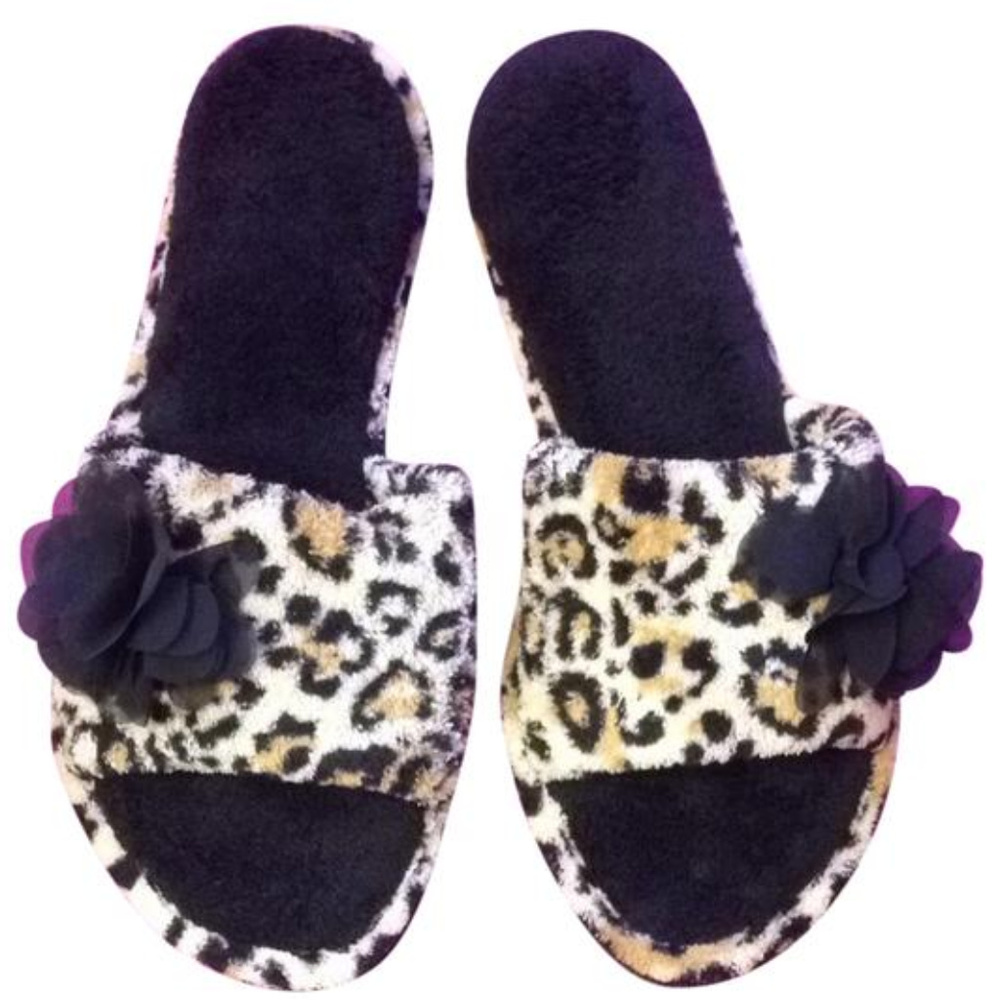 New Leopard Slipper Size 9-10